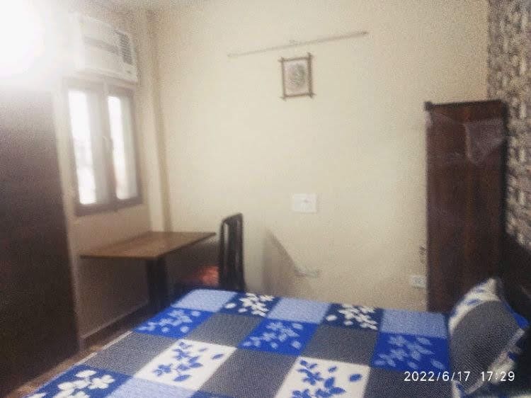 Pg for girls in Punjabi Bagh