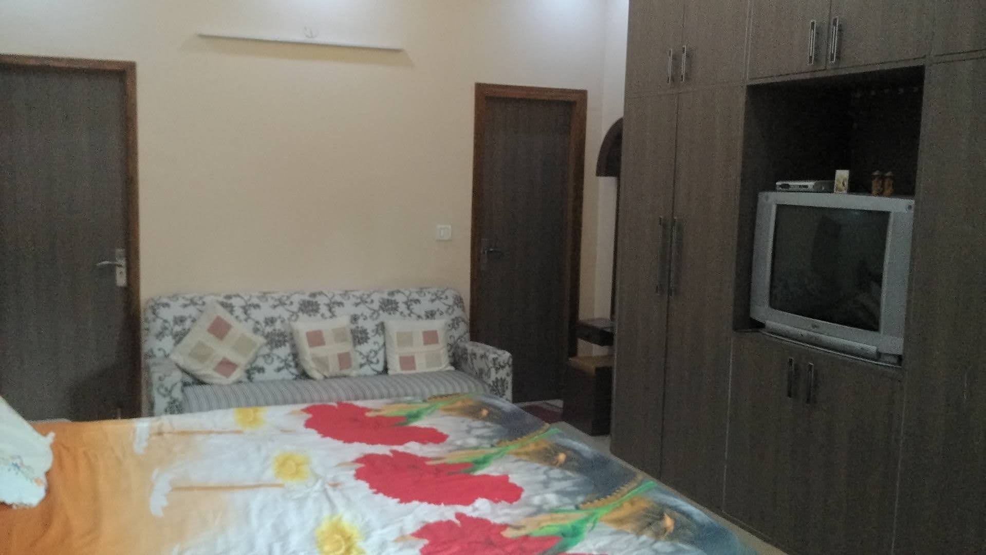 Pg for girls in Punjabi Bagh